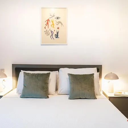 A Stylish Duplex Guests * Pietà