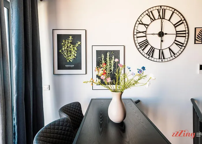 A Stylish Duplex Guests * Pietà